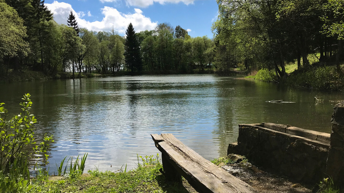 der idyllische Basaltsee idyllischer Basaltsee