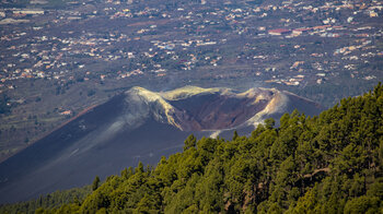 der Krater des Vulkans Tajogaite