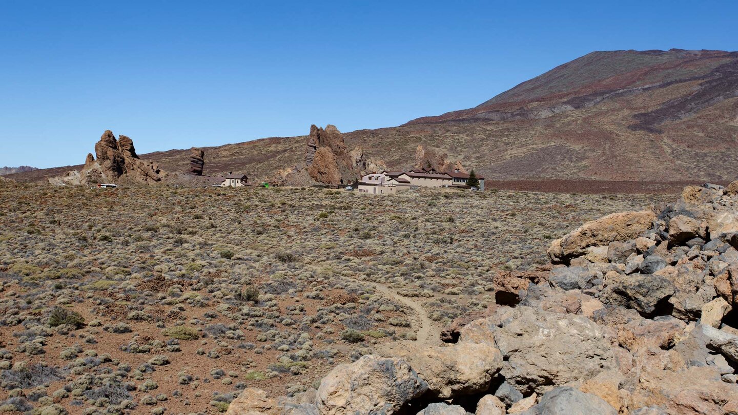 Ausblick Richtung Parador und Los Roques vom Wanderweg