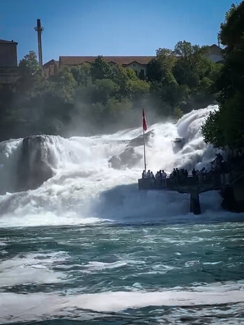 das Donnern der Wassermassen erlebt man auf dem Känzeli