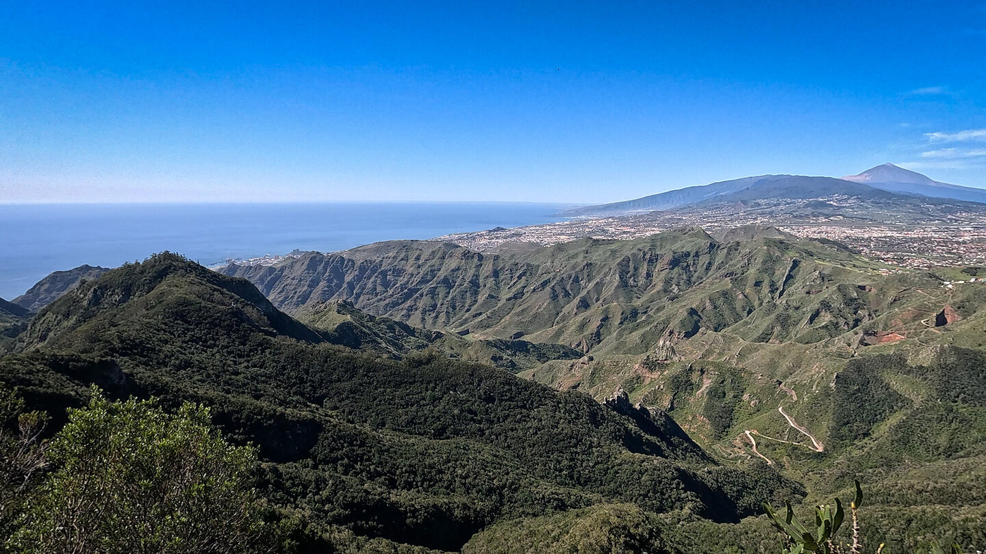 Fernsicht vom Aussichtspunkt Mirador Pico de Inglés zum Teide Fernsicht vom Pico de Inglés zum Teide