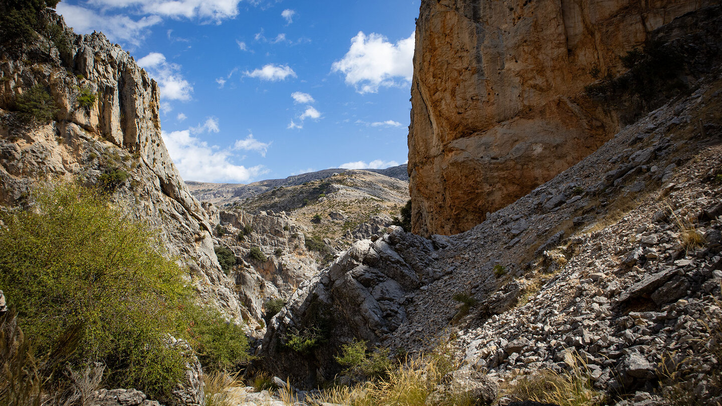 Blick über die Schlucht Barranco de la Osa in der Sierra de Castril die Schlucht Barranco de la Osa in der Sierra de Castril