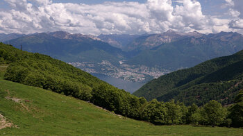 Ausblick ins Valle Verzasca mit Staudamm