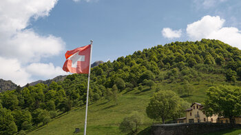 Schweizer Flagge an der Alpe di Neggia