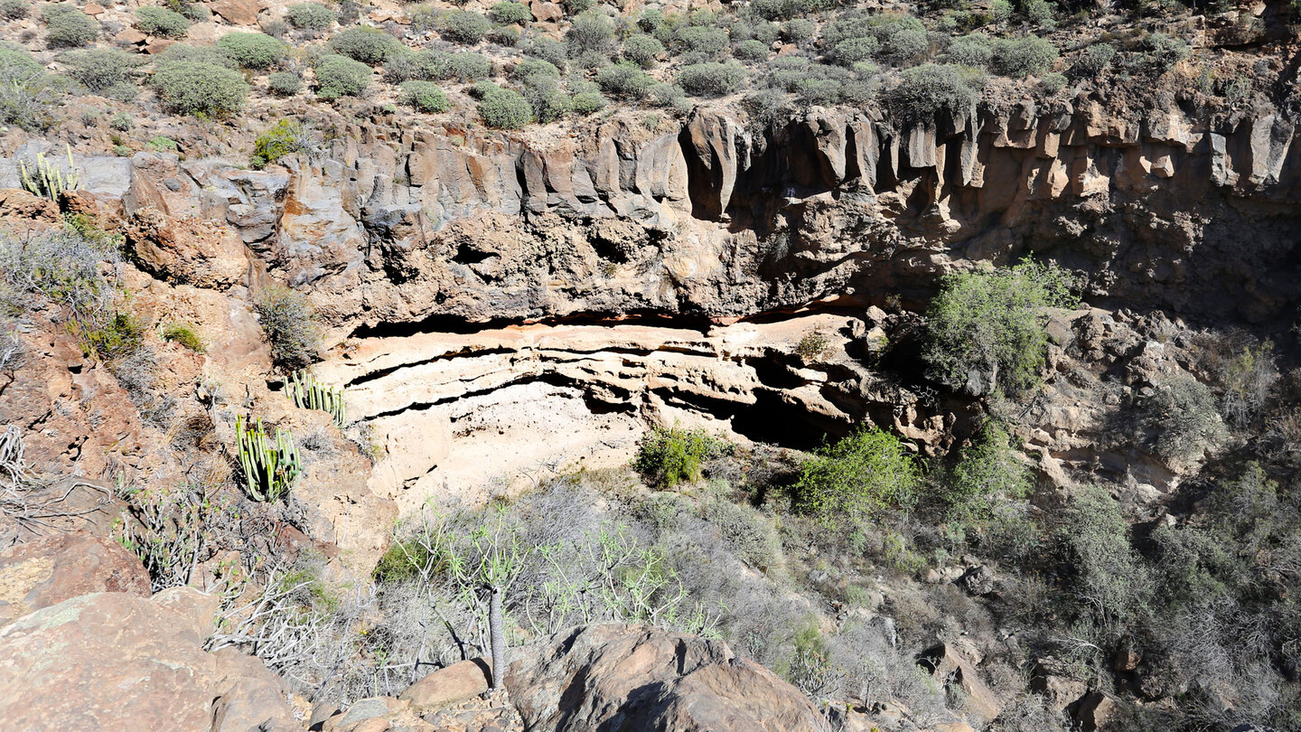 Gesteinsschichtungen in der Tajo-Schlucht