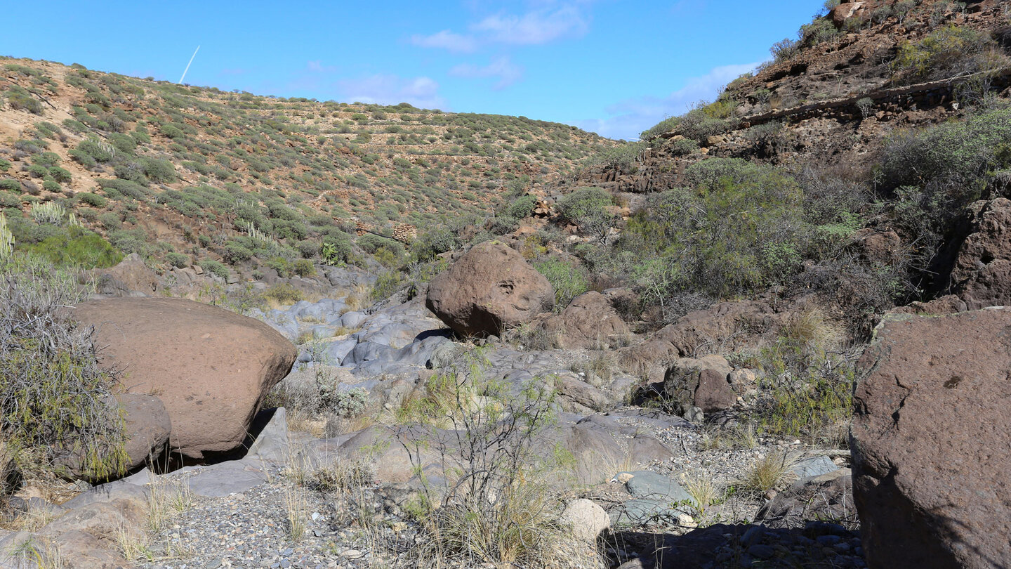 Wanderung durchs Trockenbachbett in der Schlucht Barranco de Tajo