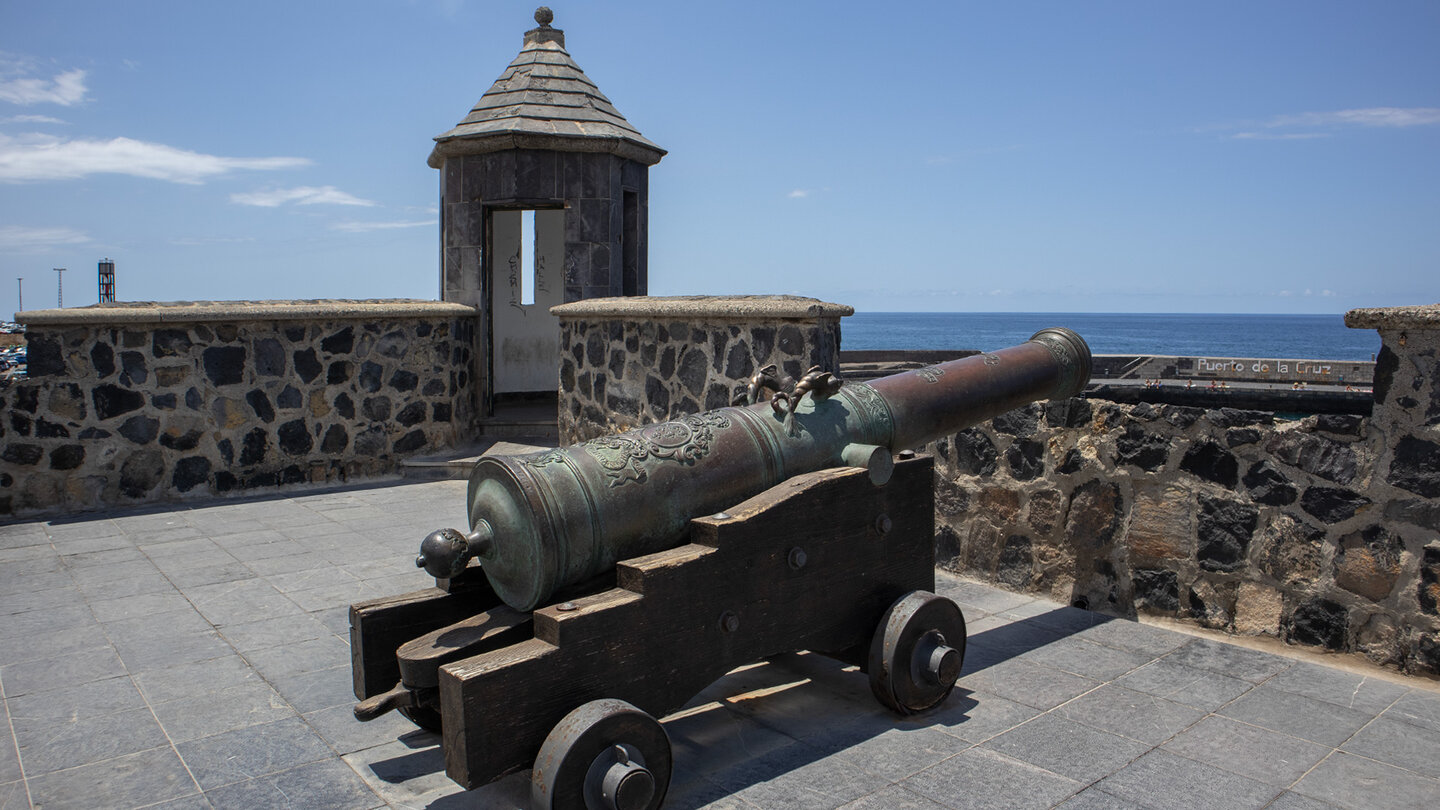 Kanone auf der Verteidigungsanlage Bateria de Santa Barbara am Hafen von Puerto de la Cruz