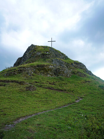 Wanderpfad zum das Gipfelkreuz des Wachtküppel