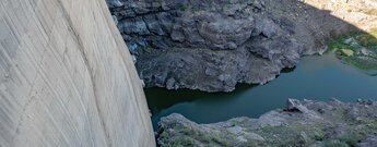 Niedrigwasser im Stausee Presa de Soria