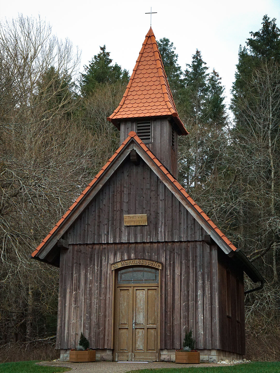 der Eingang an der St. Martinskapelle am Ehrenberg Eingang an der St. Martinskapelle am Ehrenberg