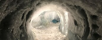 Eisgrotte Allalin in den Walliser Alpen
