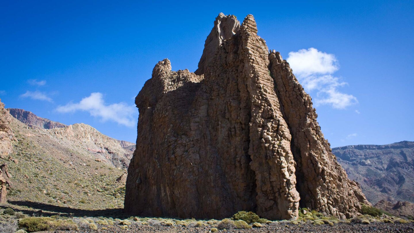 der Felsen La Cathedral zählt zu den Los Roques im Teide Nationalpark auf Teneriffa