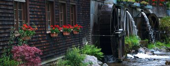Hexenlochmühle mit ihren zwei Mühlrädern im Schwarzwald