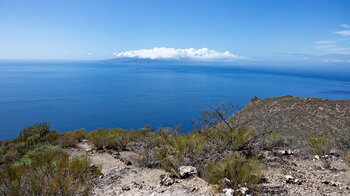 der Wanderweg über den Guama mit Blick auf La Gomera