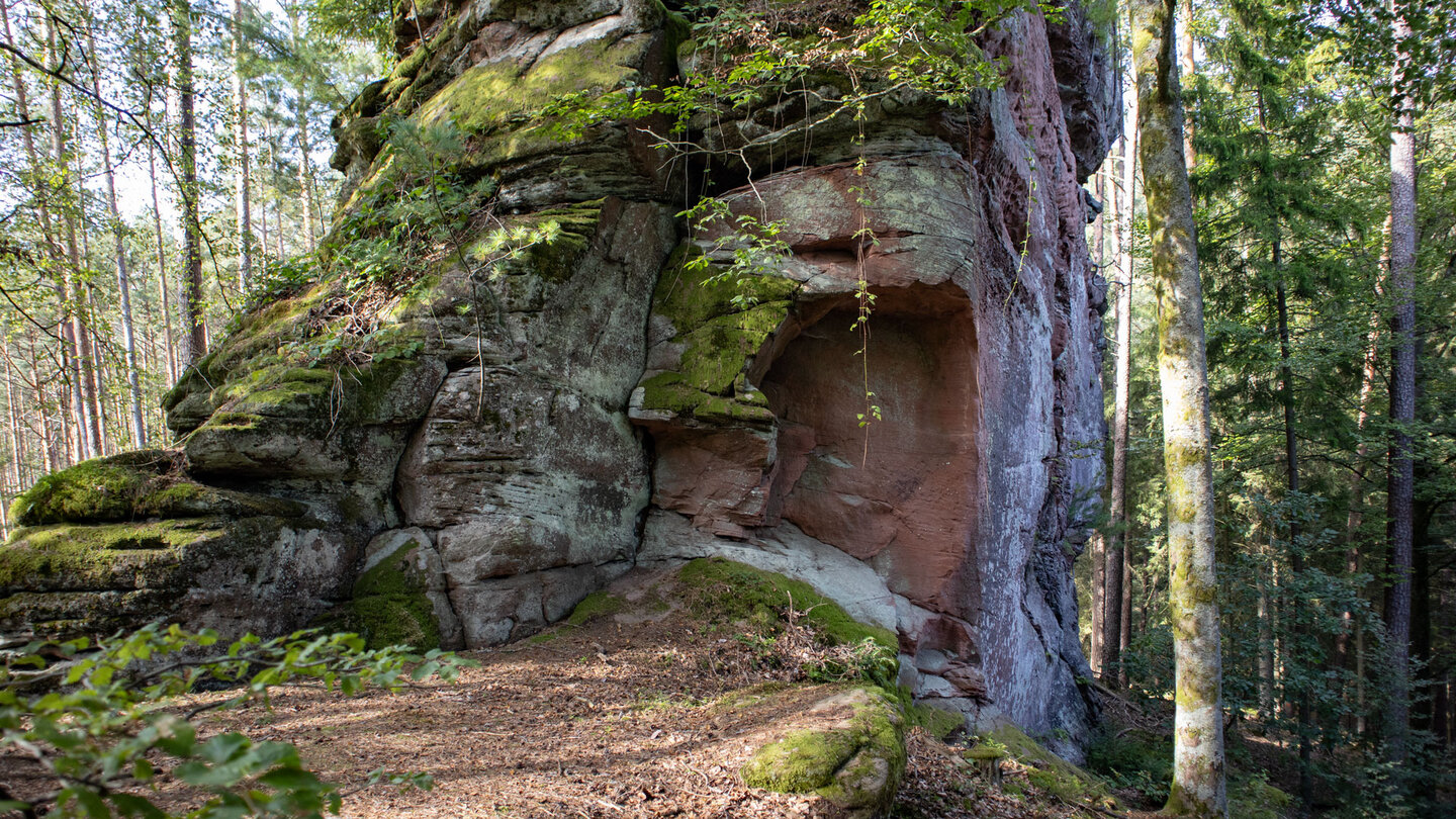 steil abfallende Felswand am Östlichen Dretschfels