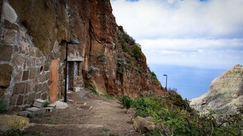 Höhlenwohnungen am Ortseingang von Chinamada