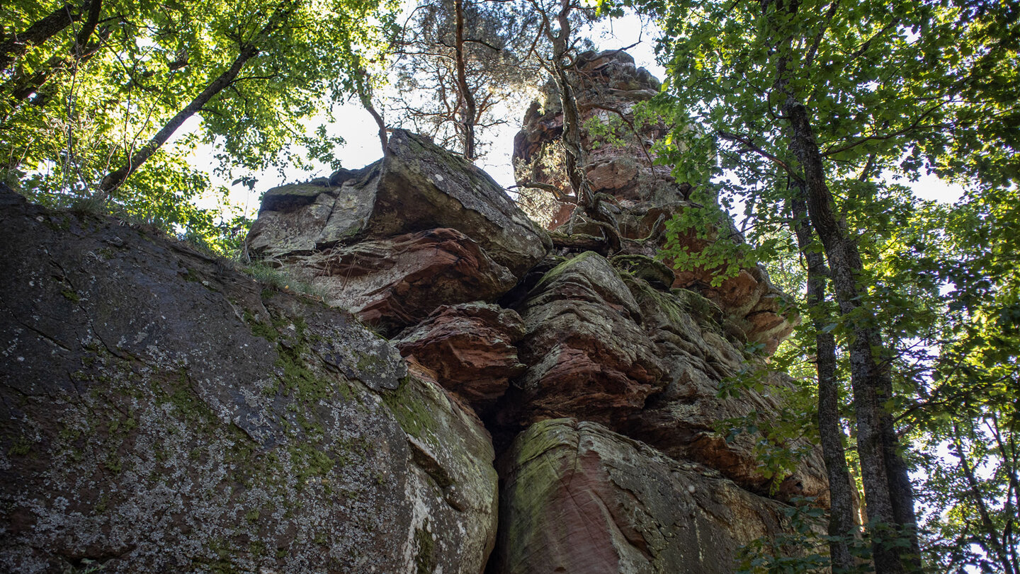 Das langgestreckte Felsriff des Rödelstein