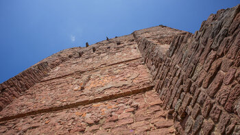Schildmauer der Burg ramburg im Wasgau