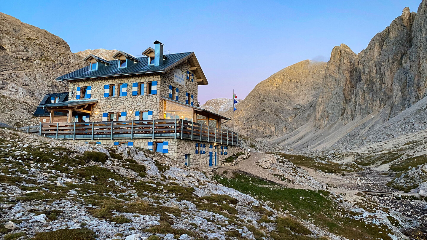Refugio Antermoia im Morgengrauen