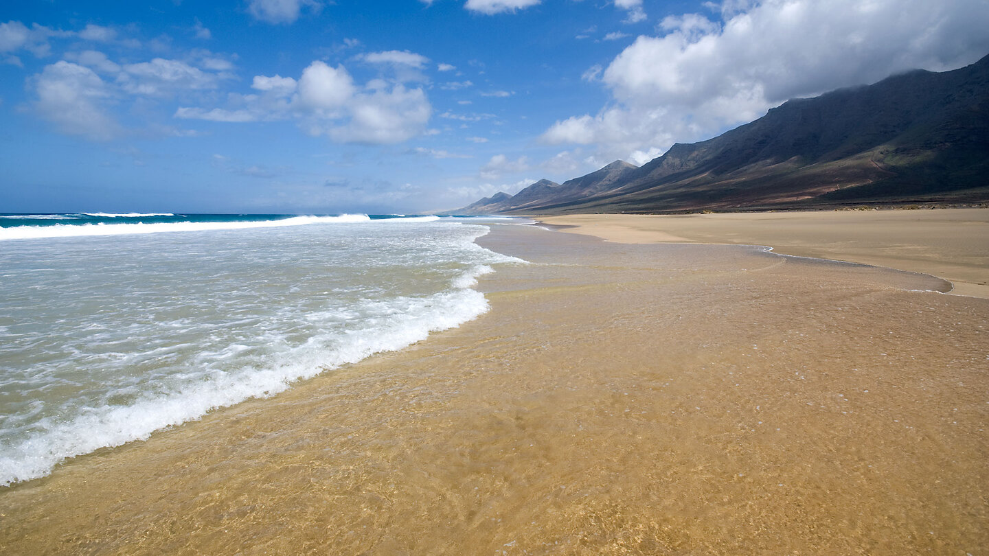 das klare Wasser an der Playa de Cofete auf Fuerteventura