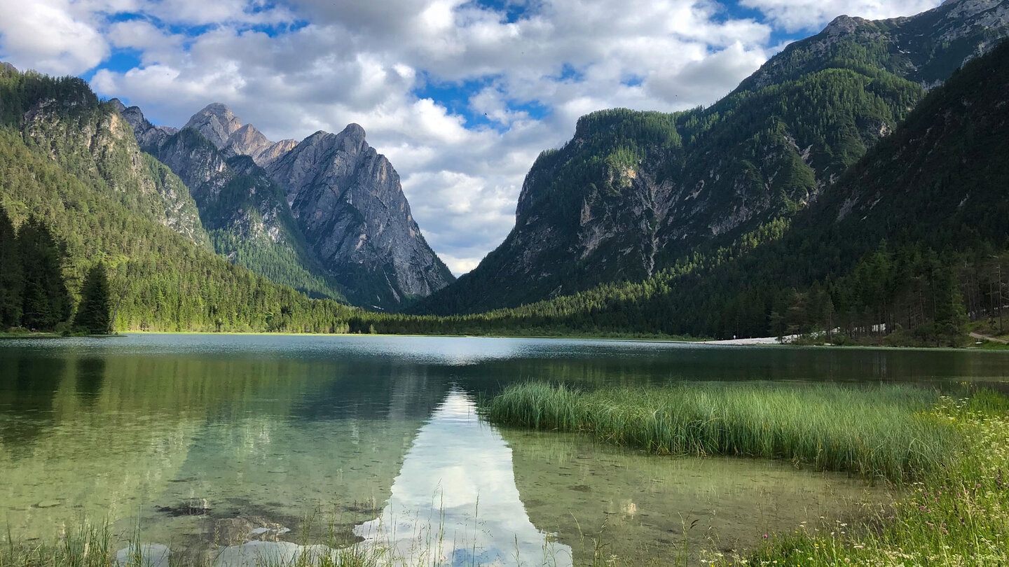 die Nasswand im Hintergrund des Toblacher Sees