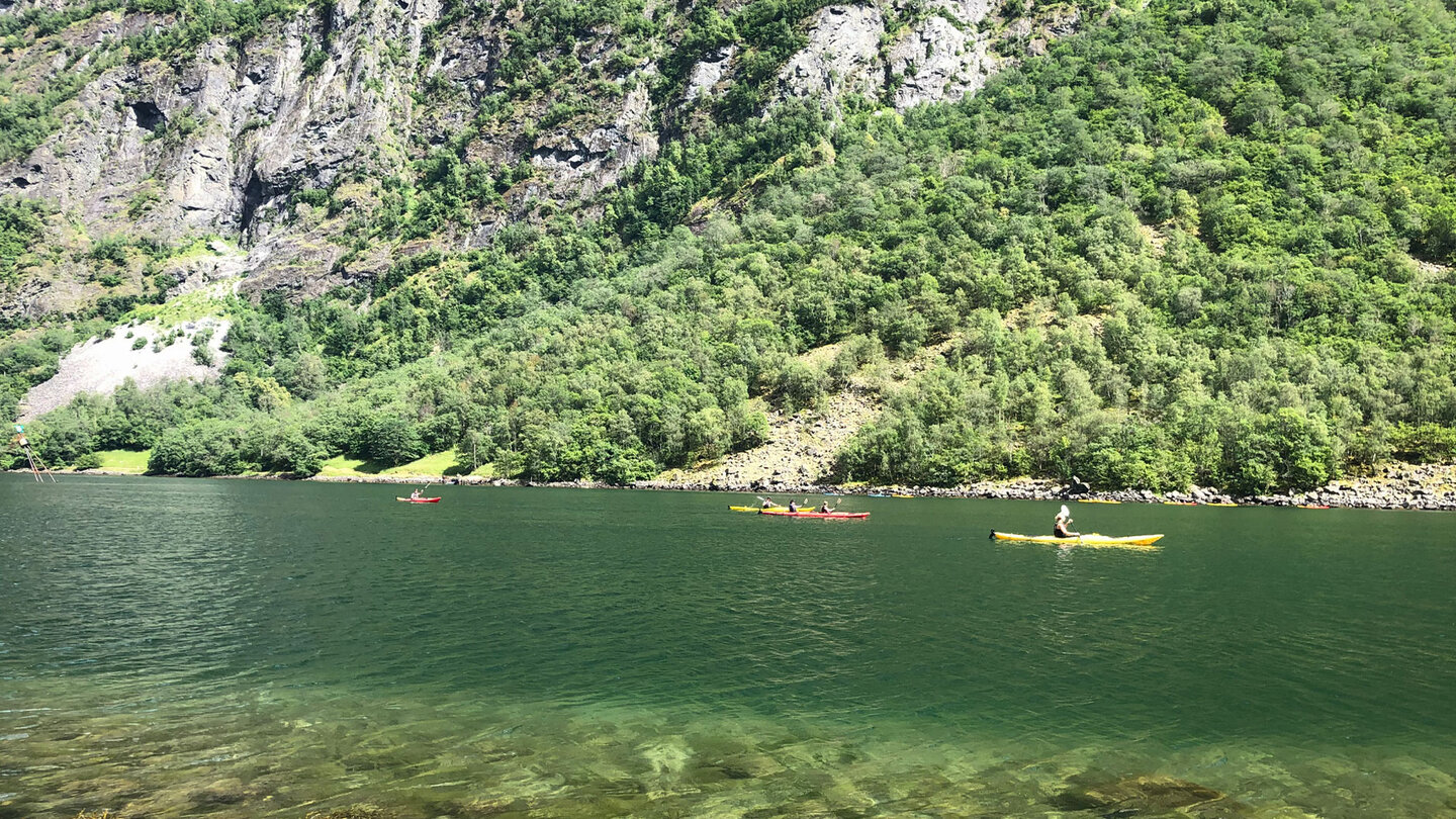 der Nærøyfjord fasziniert mit spektakulären Naturlandschaft der Nærøyfjord fasziniert mit spektakulärer Naturlandschaft