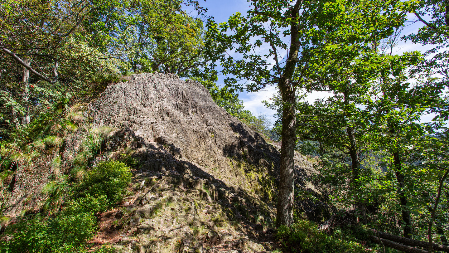Karlsruher Grat führt abwechslungsreich entlang des Felsenkamms