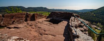 Ausblick vom Felsplateau der Burg Drachenfels