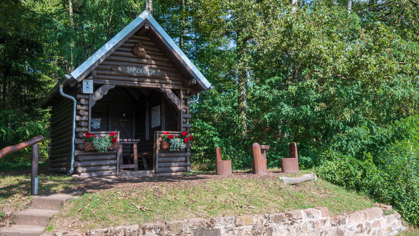Rastplatz der Bundenthaler Jagdhütte lädt zu einer ersten Pause ein Rastplatz der Bundenthaler Jagdhütte