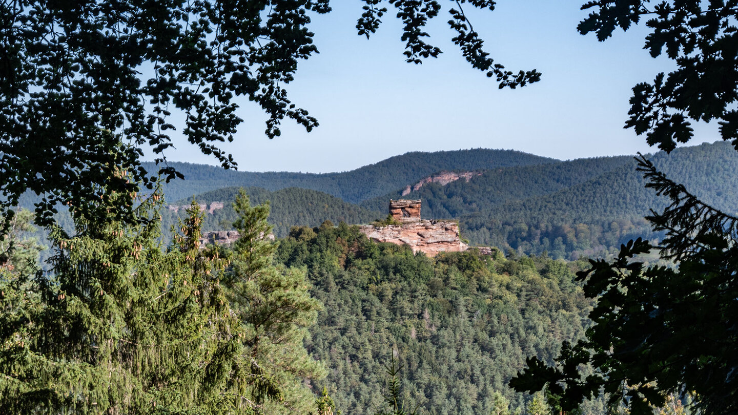 Blick zur Burgruine Drachenfels Ausblick Burgruine Drachenfels