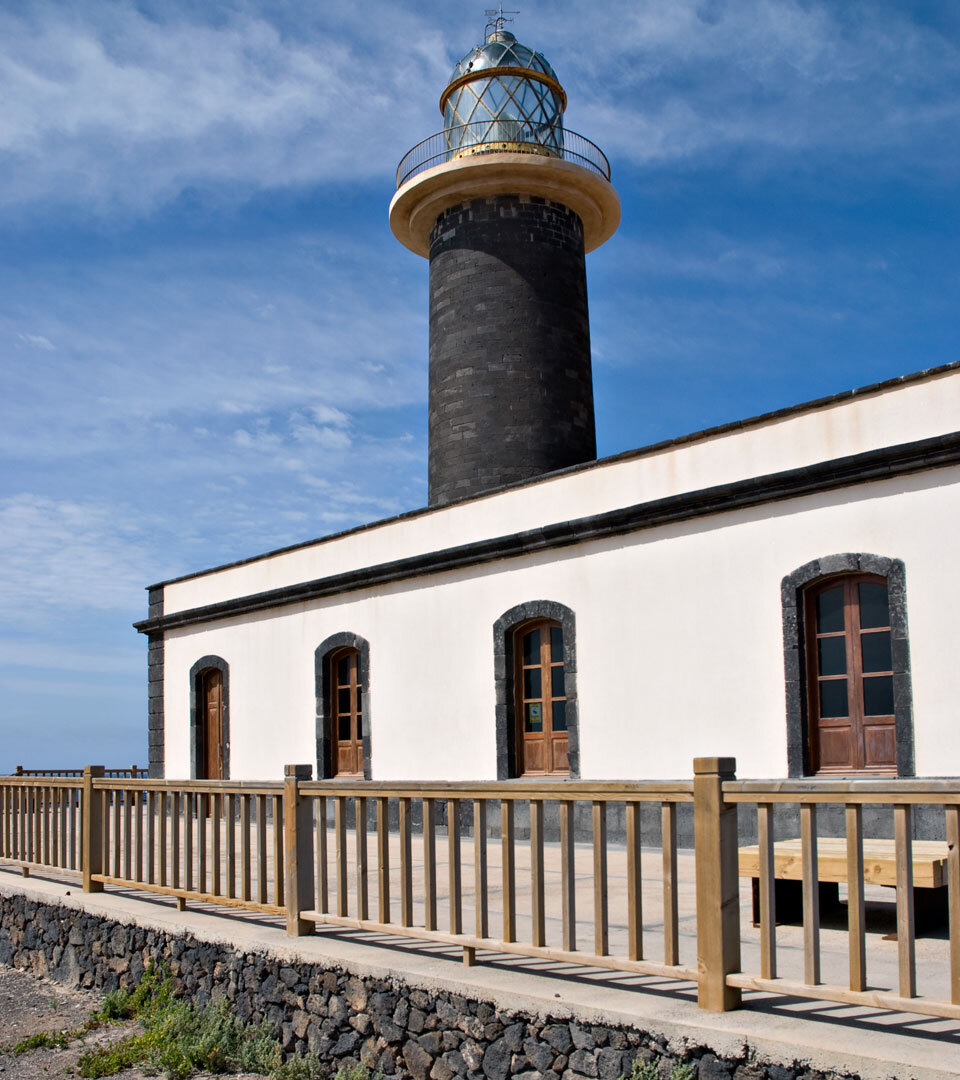 Das Leuchtturmgebäude des Faro de Jandía an der Punta de Jandía auf Fuerteventura