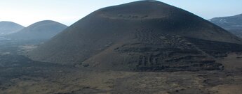 der Vulkankrater Montaña Negra auf Lanzarote