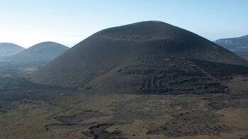 der Vulkankrater Montaña Negra auf Lanzarote