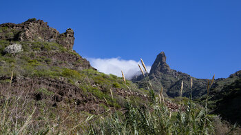 markante Felsspitze oberhalb von Afur