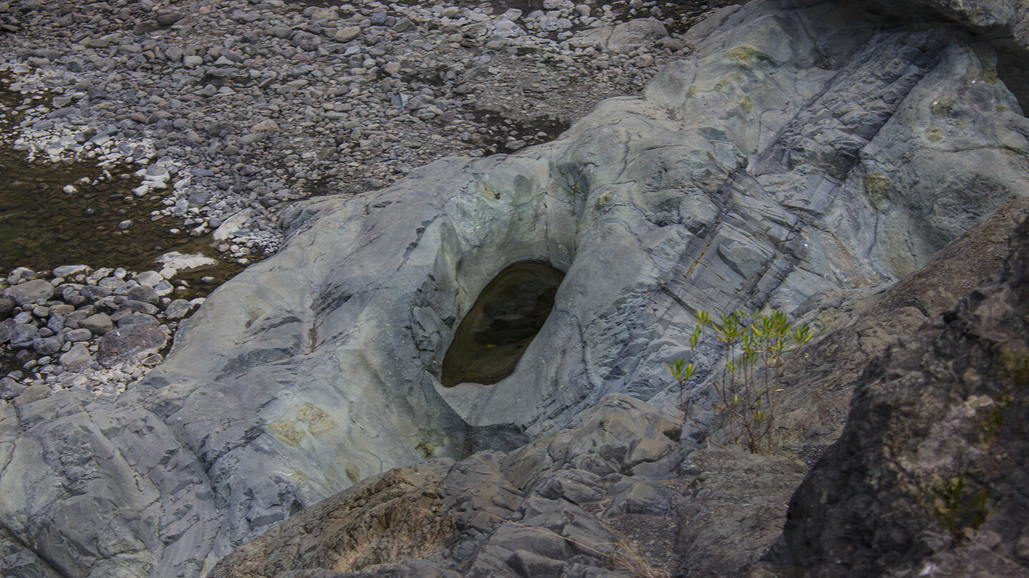 Becken im Gestein des Barranco de las Angustias auf La Palma