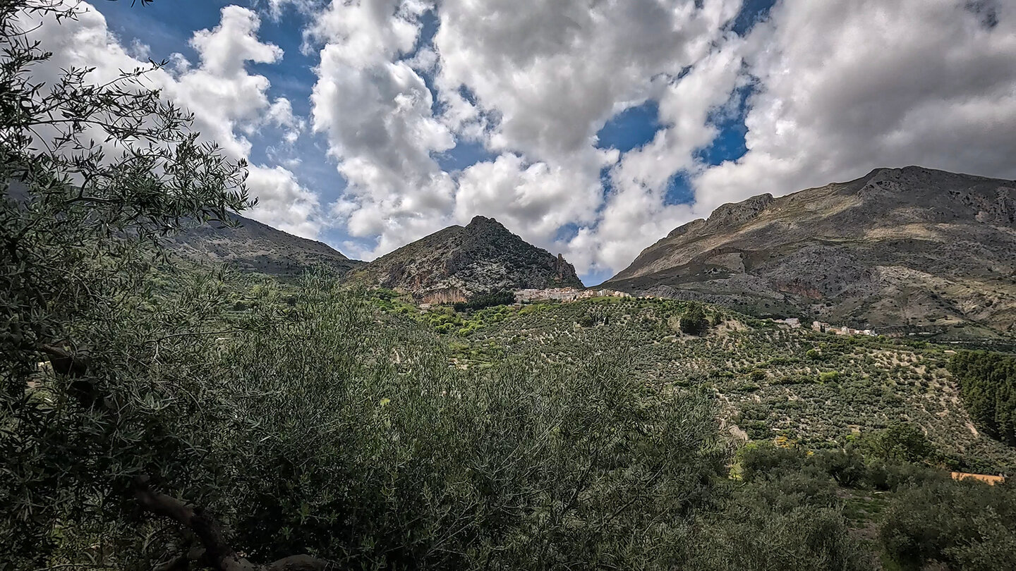 Panorama auf Albánchez de Mágina vor dem Aznaitin de Albanchez Panorama auf Albánchez de Mágina
