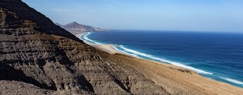 grandioser Ausblick om Pecenescal-Pass über Cofete entlang des Jandía-Gebirges v