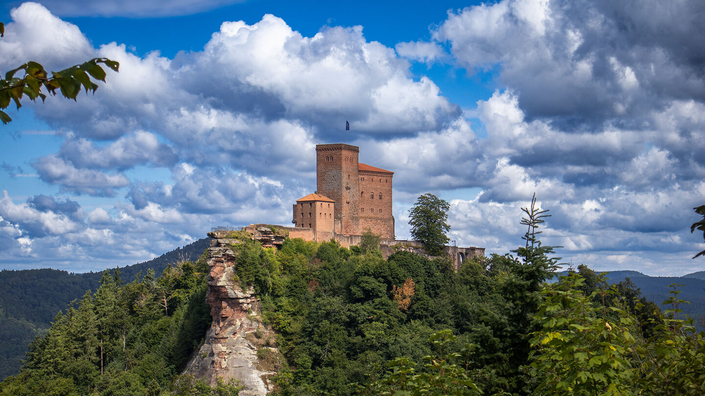 die Reichsfeste Trifels auf dem Sonnenberg bei Annweiler am Trifels die Reichsfeste Trifels bei Annweiler am Trifels
