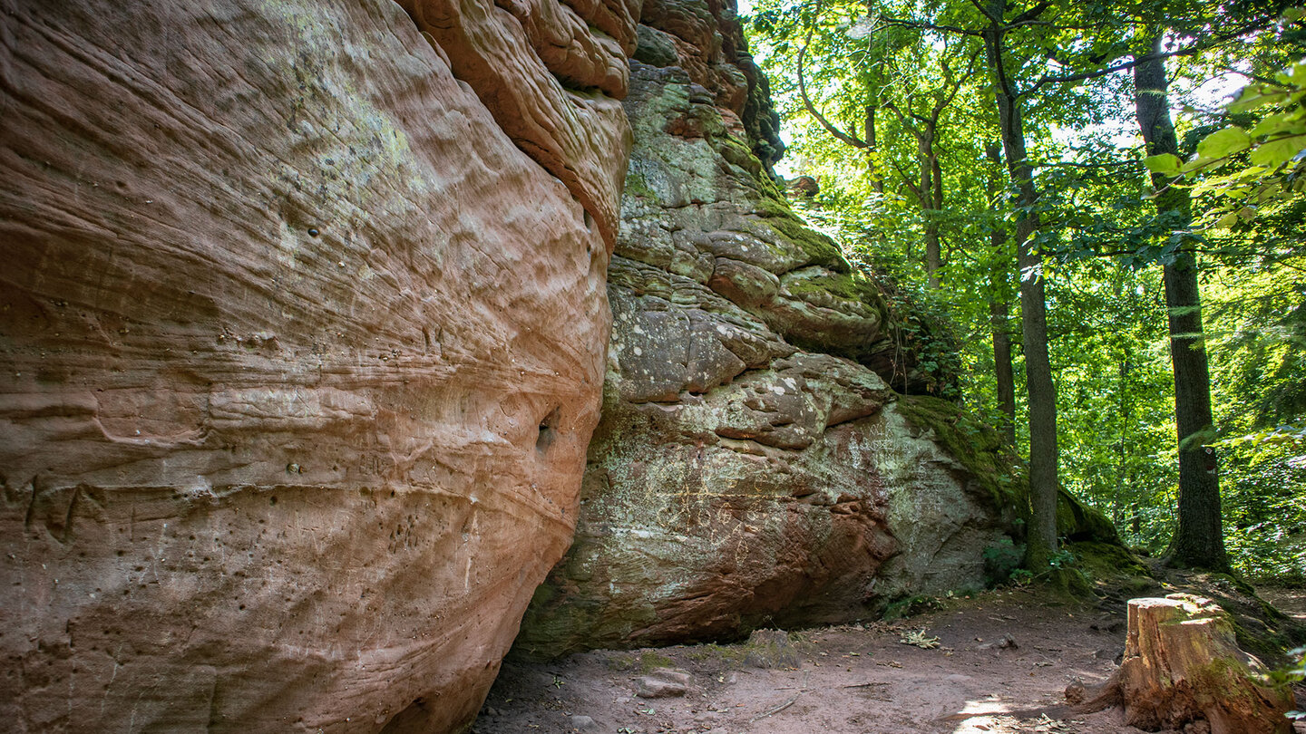 Wanderung entlang der Burgruine Fensterfels bei Annweiler am Trifels Wanderung entlang der Burgruine Fensterfels bei Annweiler