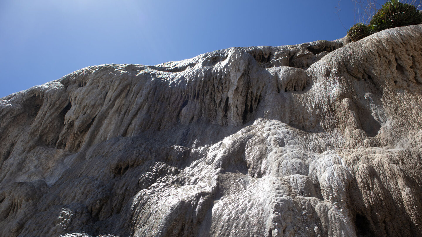 nach Regenfällen erwacht der Wasserfall Cascada del Sal zum Leben