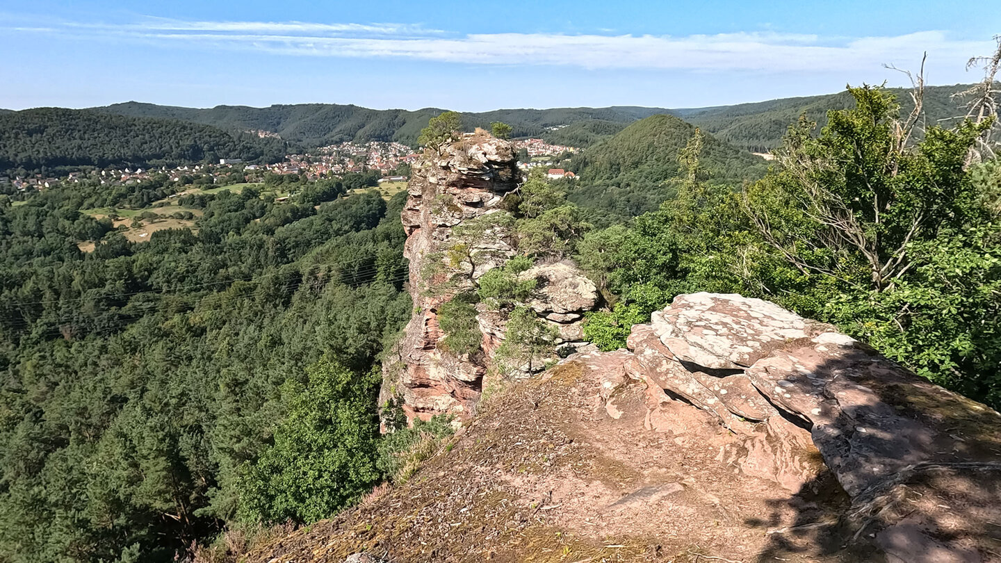 Blick übers Bundsandsteinriff Spirkelbacher Rauhfels bis Hauenstein Bundsandsteinriff Spirkelbacher Rauhfels