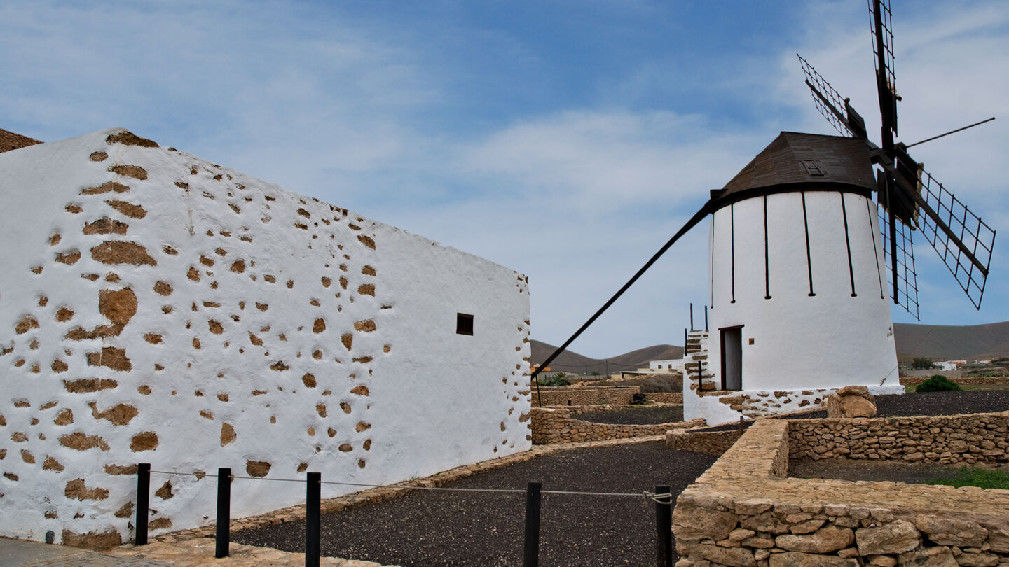 die Windmühle des Centro de Interpretacion de los Molinos in Tiscamanita auf Fuerteventura die Windmühle des Centro de Interpretacion de los Molinos in Tiscamanita