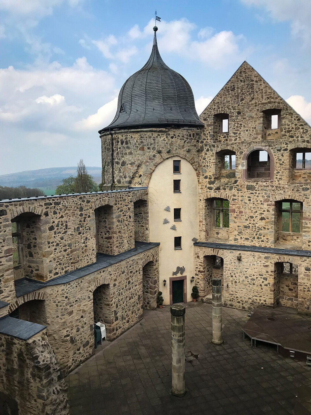 Innenhof des Schlosses Sababurg