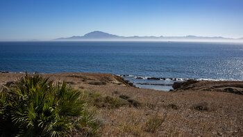 Aussicht nach Afrika: Auf der anderen Seite der Straße von Gibraltar liegt der 851 Meter hohe Jbel Musa