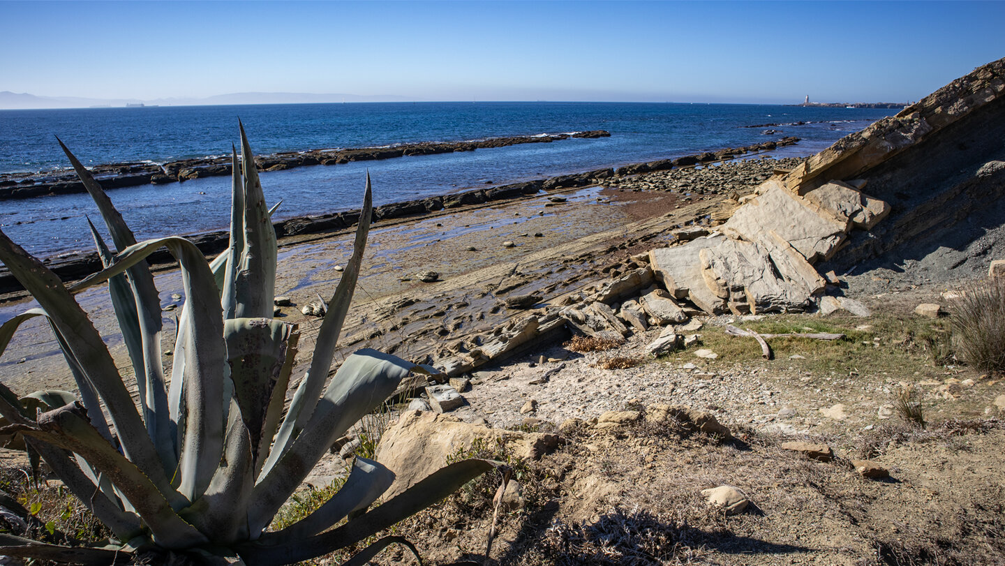 atemberaubender Ausblick auf die Brandungsplattformen nahe des Wanderwegs „Colada del Camino”.