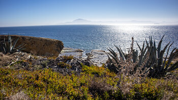 Flysch del Estrecho und Afrika, genauer gesagt mit dem 851 Meter hohen Berg Jbel Musa in Marokko