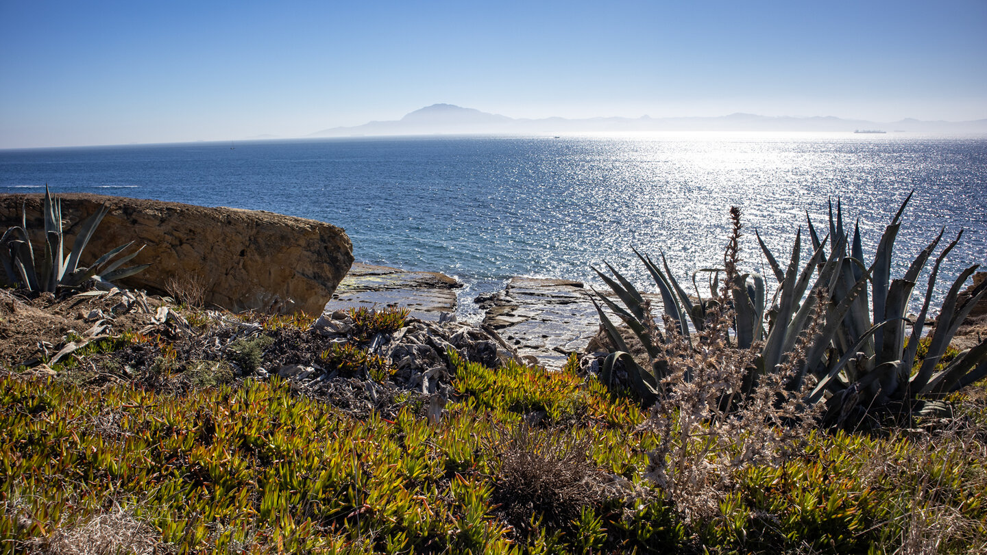 Flysch del Estrecho und Afrika, genauer gesagt mit dem 851 Meter hohen Berg Jbel Musa in Marokko