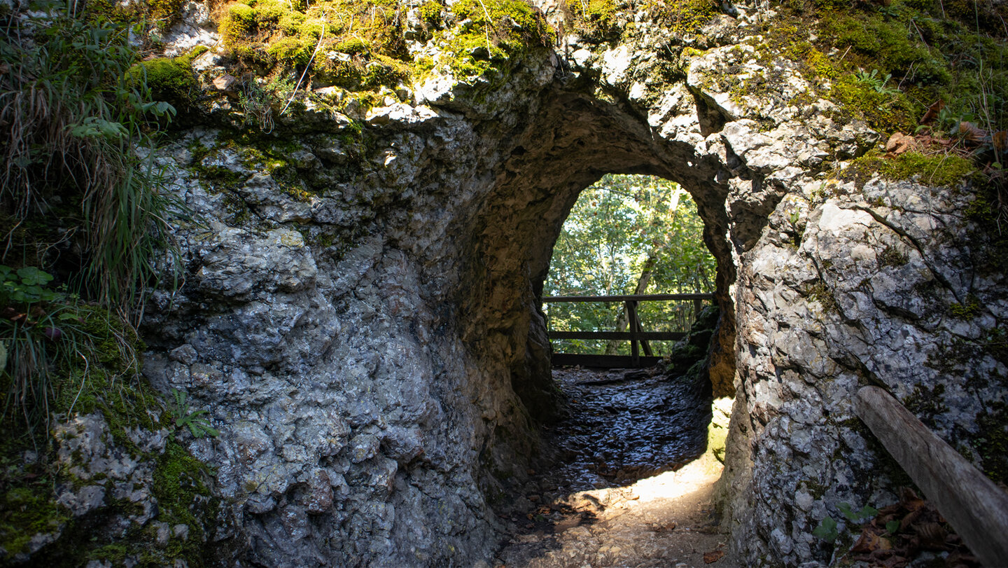 Felsentunnel bei der Teufelsbrücke