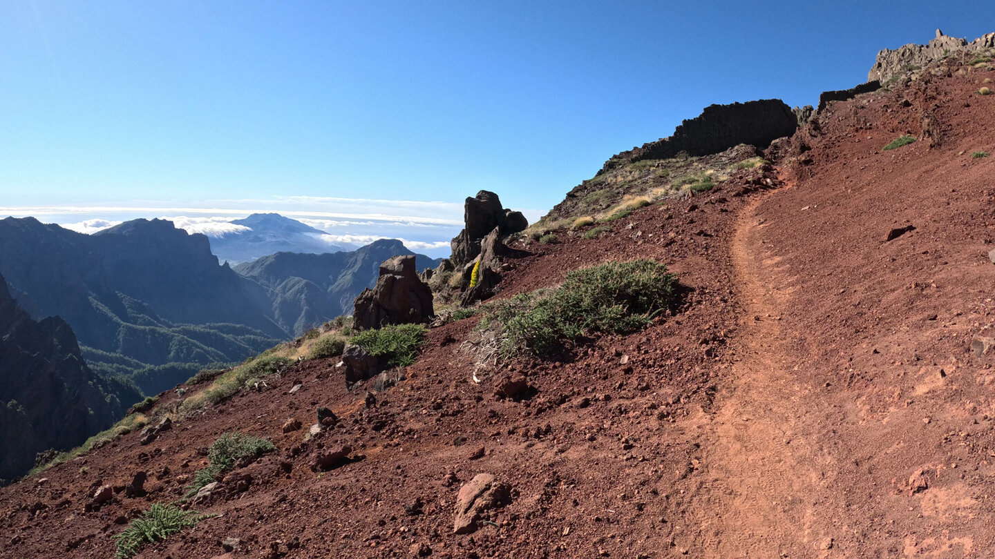 Blick über den Nationalpark vom Wanderpfad auf der Innenseite der Caldera