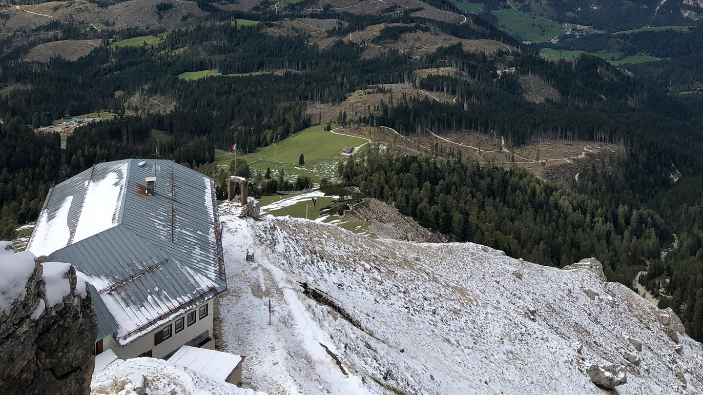 die Kölner Hütte am Westhang des Rosengartenmassivs Kölner Hütte am Westhang des Rosengartenmassivs